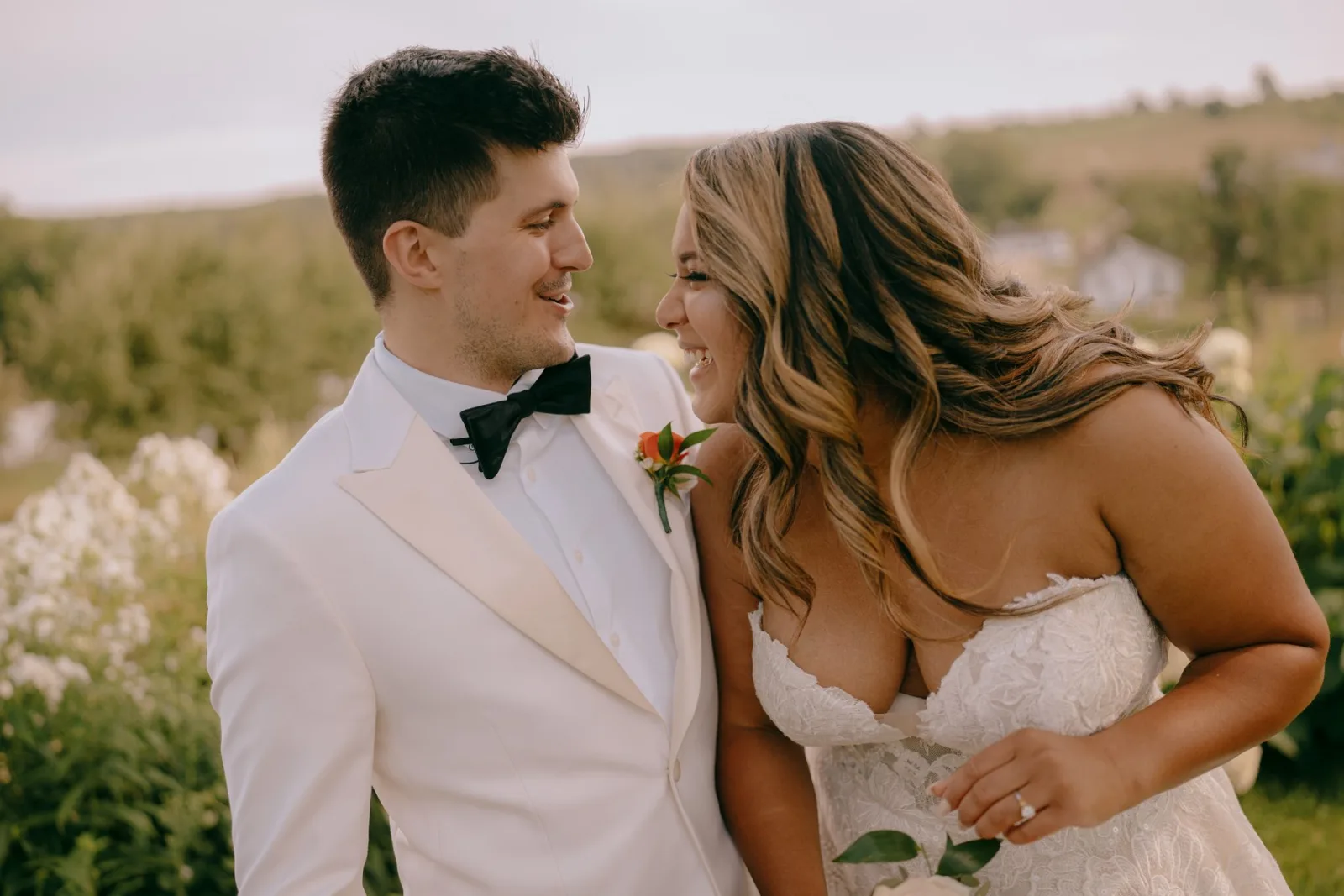 The Best Light for Wedding Photos (A Photographer's Guide to Golden Hour and Beyond)